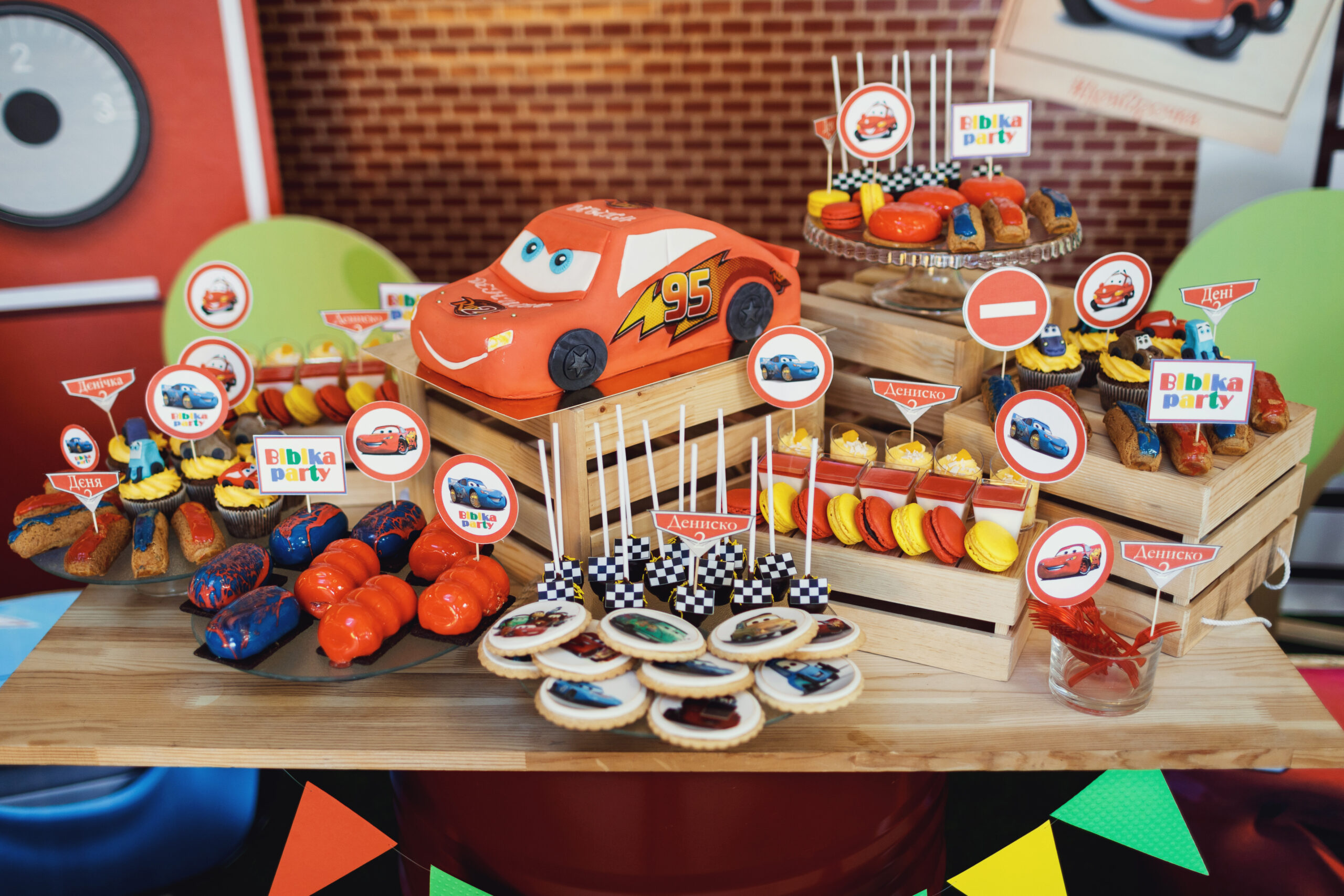 child-table-with-sweets